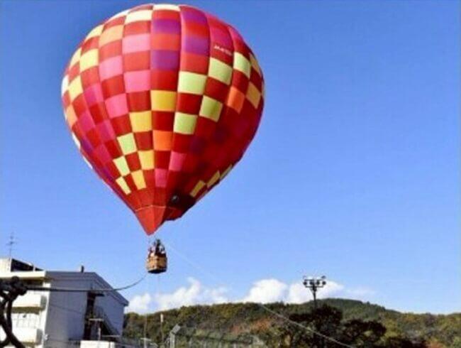 熱気球乗り込み 紅葉の景色満喫 身延で体験会