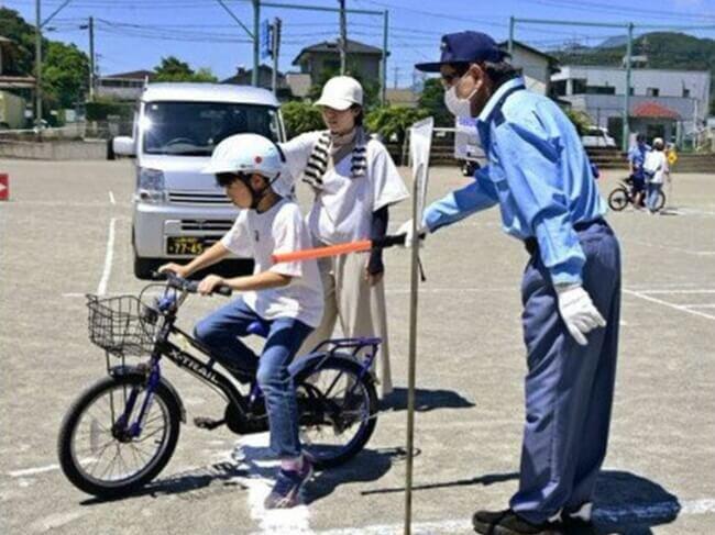 ３年生と保護者が自転車ルール学ぶ　都留・禾生一小