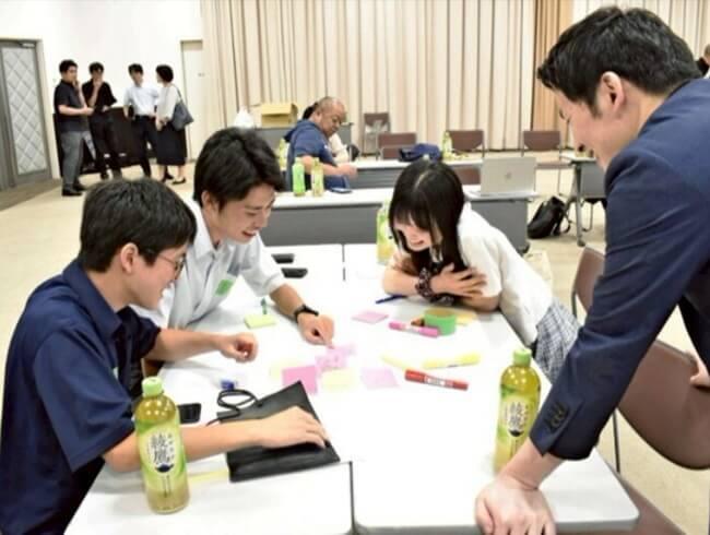 中高生「居場所」イオンに　昭和で県 初日から交流深める
