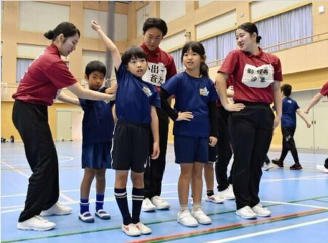 日体大「集団行動」町内外５０人が体験