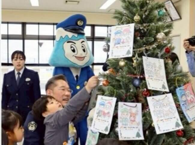 安全安心願いクリスマスツリー飾り付け