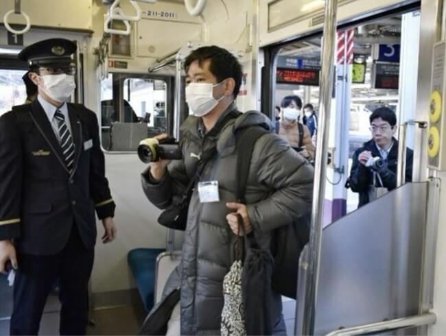 普段と異なる線路に停車　ＪＲ東 中央線で初のイベント