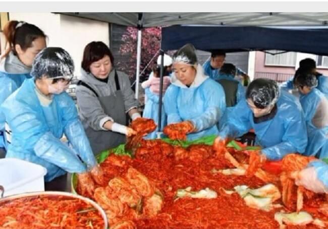 キムチ作り通して 外国人と市民交流 富士吉田