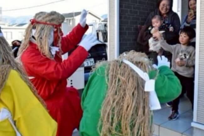 懸命に豆投げ 無病息災祈る