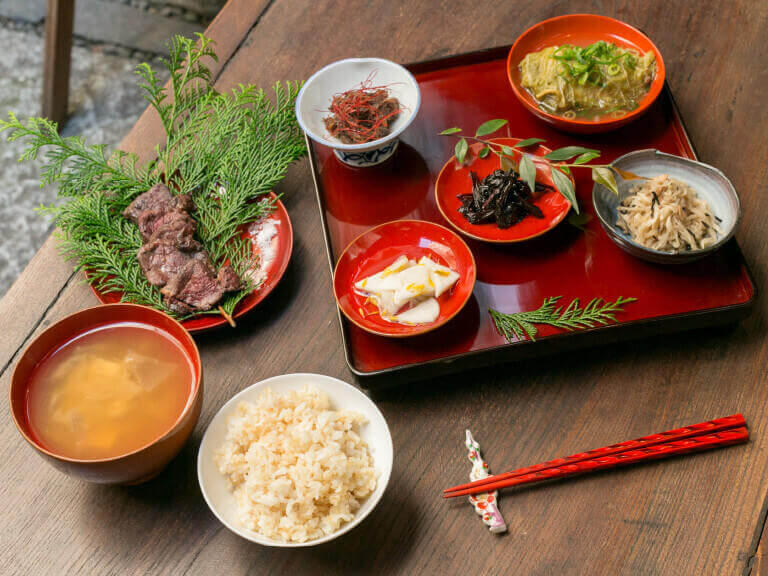 ヤマワラウ（ "Yamawarau"-Seasonal Set Meal and Gibier Cuisine-）
