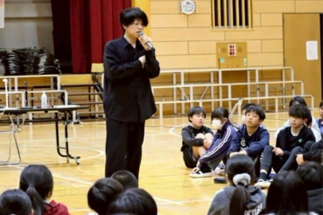 「行動力が大事」　鈴ノ木ユウさん 　特別授業