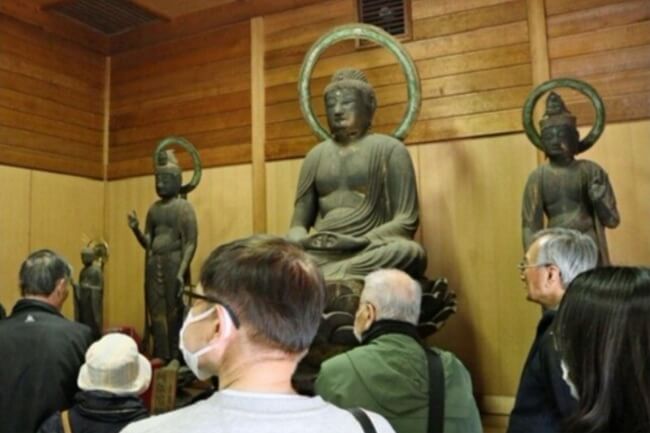 天井絵、阿弥陀三尊間近で 甲斐善光寺で特別公開