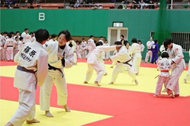 体育館に柔道用畳