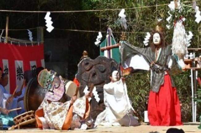 ４５０年続く伝統芸能 「西島の神楽」奉納 身延・太神社