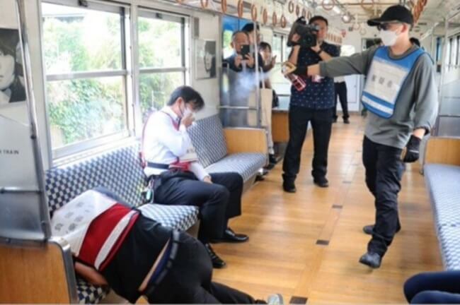 電車内でスプレー噴射想定 不審者への対処訓練 大月駅