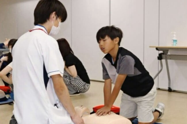 児童 心臓について学ぶ 山梨大学病院 心肺蘇生も体験