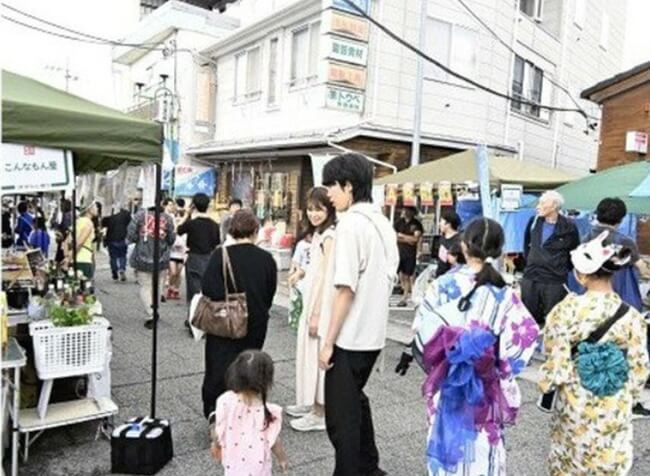 露店 体験コーナー 家族連れら楽しむ