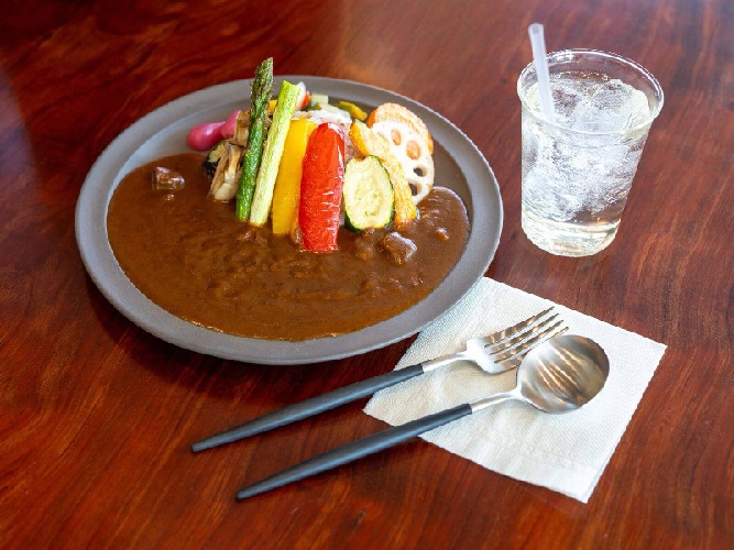 Happy Medium Club_04.jpg