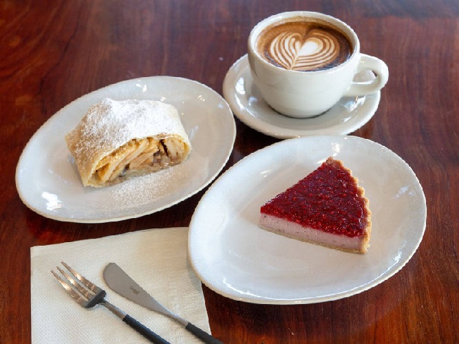 Happy Medium Club_05.jpg