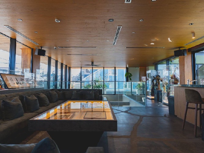 Happy Medium Club_07