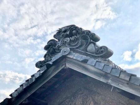 竜が配された鬼瓦