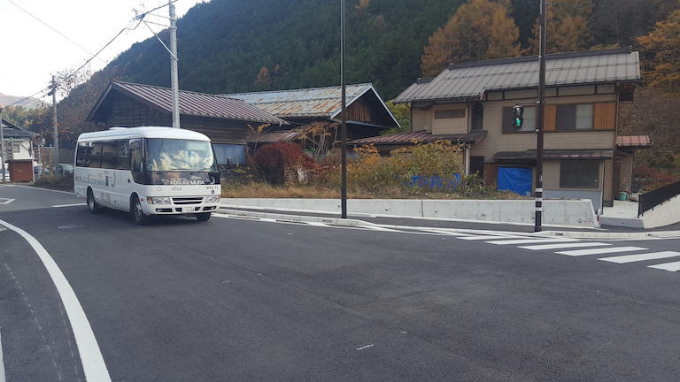 村営バスを電話予約制にして問題解決！小菅村の挑戦（"Bus call reservation system" Kosuge village's challenge）