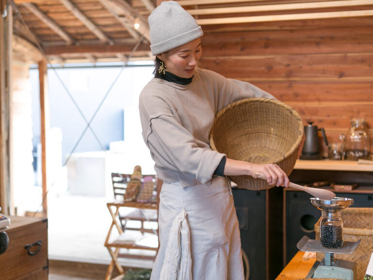 仲沢商店店主　仲沢果奈さん