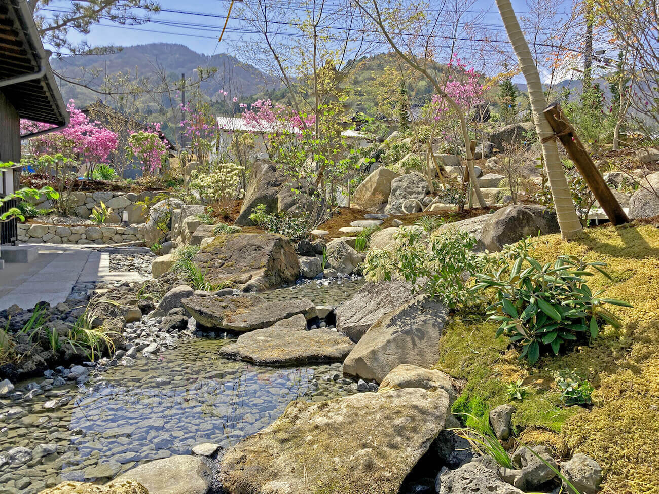 「韮崎大村記念公園」～和をベースに知と癒やしの施設が並ぶ市民憩いの場
